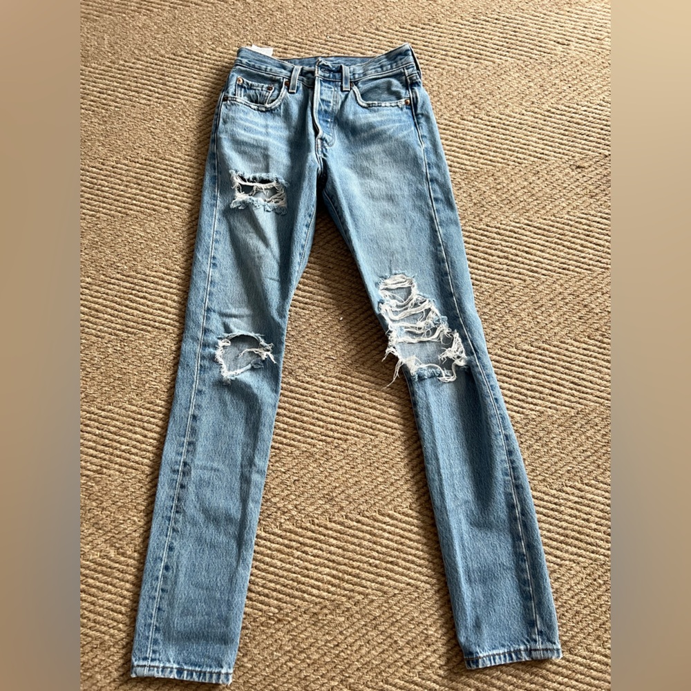 Distressed 501 straight leg size 24 - Picture 2 of 3